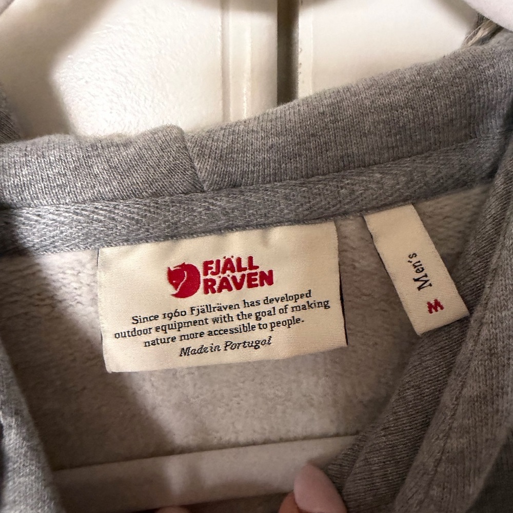 BNWT Fjallraven Gray Hoodie with Red Logo - Picture 4 of 4